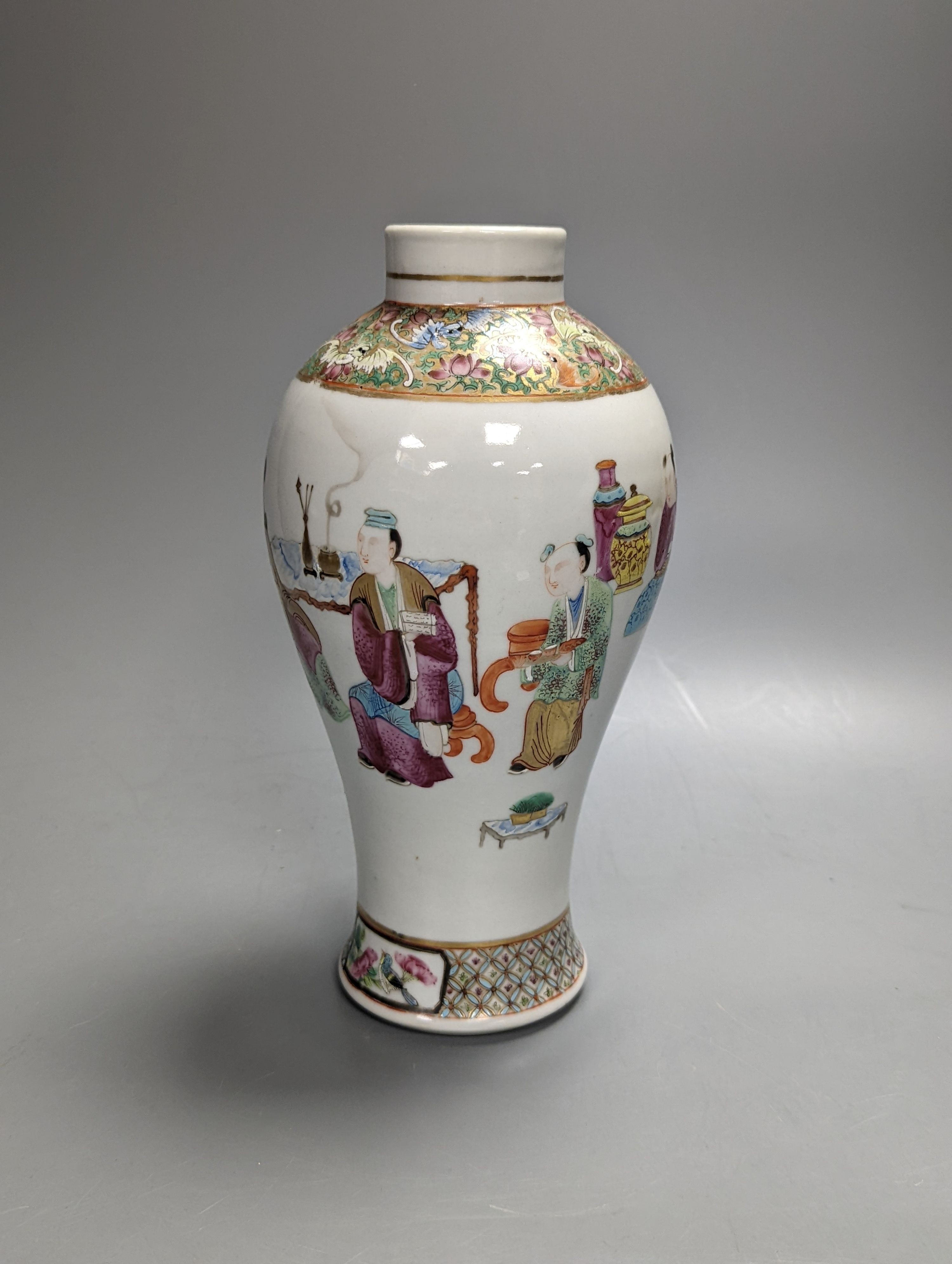 An early 19th century Chinese famille rose baluster vase, height 22cm